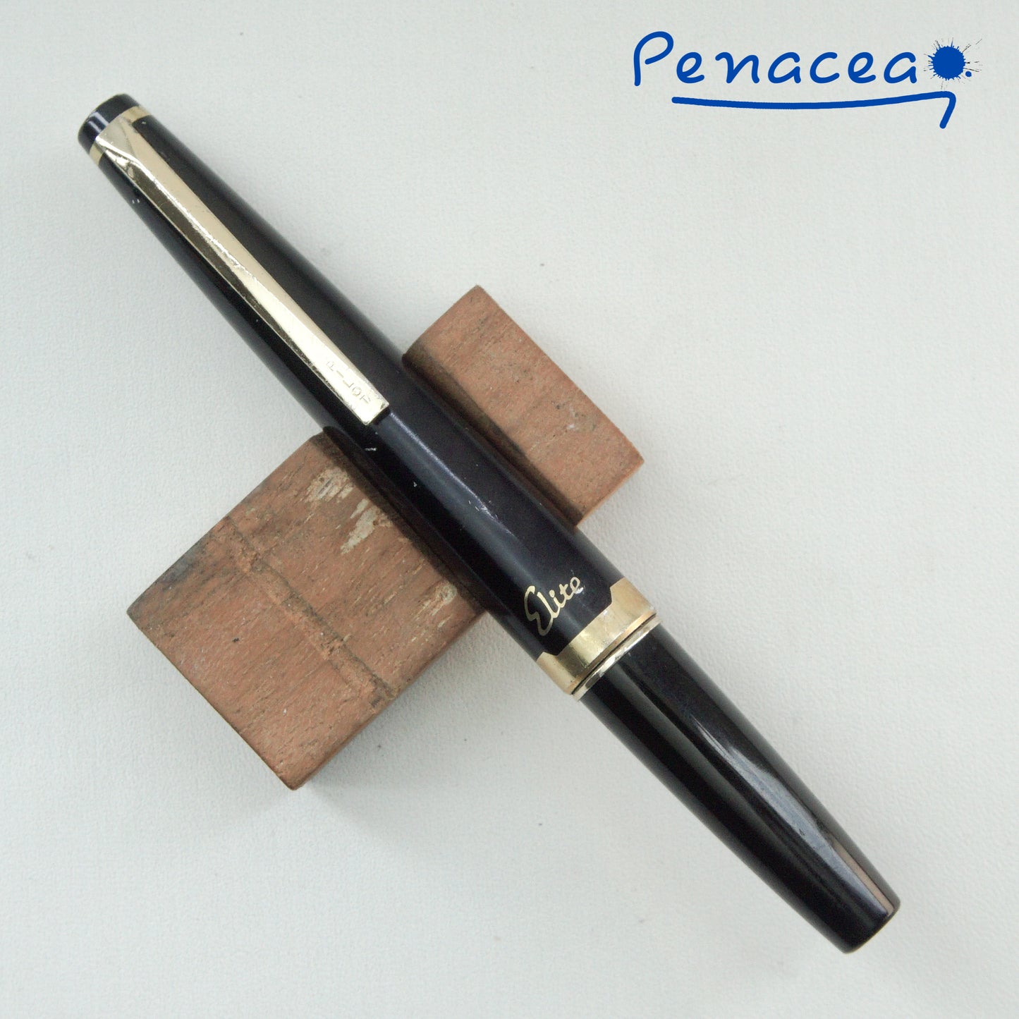 PILOT ELITE 18 BLACK GT FOUNTAIN PEN (1975)