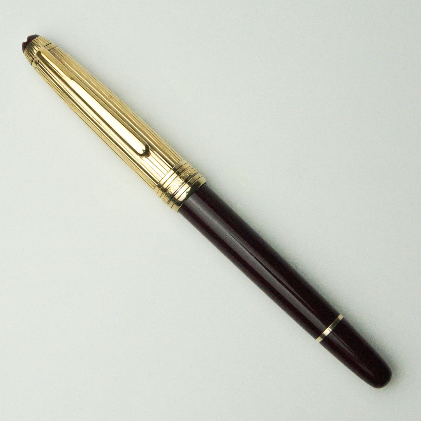 MONTBLANC 144 SOLITAIRE DOUE VERMEIL BURGUNDY FOUNTAIN PEN (1996)