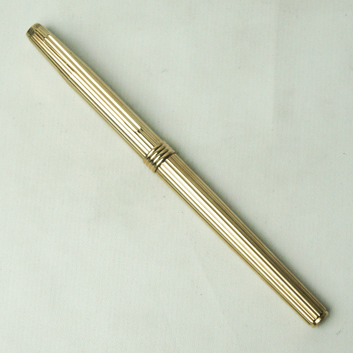 CHRISTIAN DIOR LOGO FLUTED GOLDPLATED FOUNTAIN PEN (1980s)