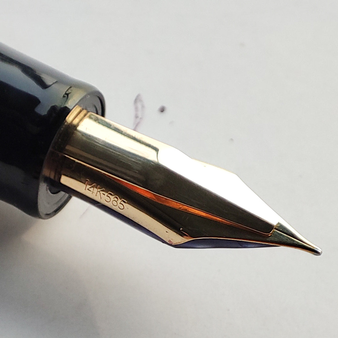 PILOT JUSTUS VINTAGE BLACK GT FOUNTAIN PEN (1979)