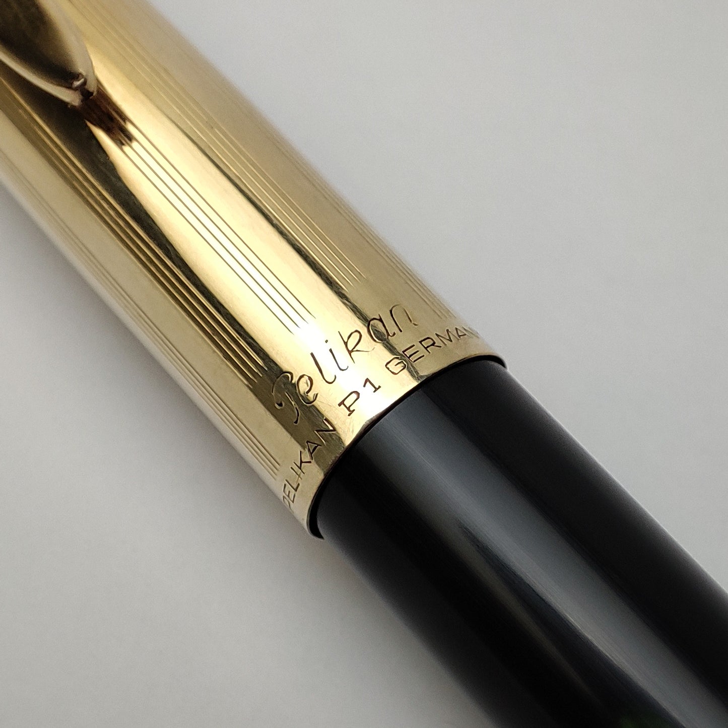 PELIKAN P1 DOUBLE ROLLED GOLD DIAMOND BLACK FOUNTAIN PEN (1961)