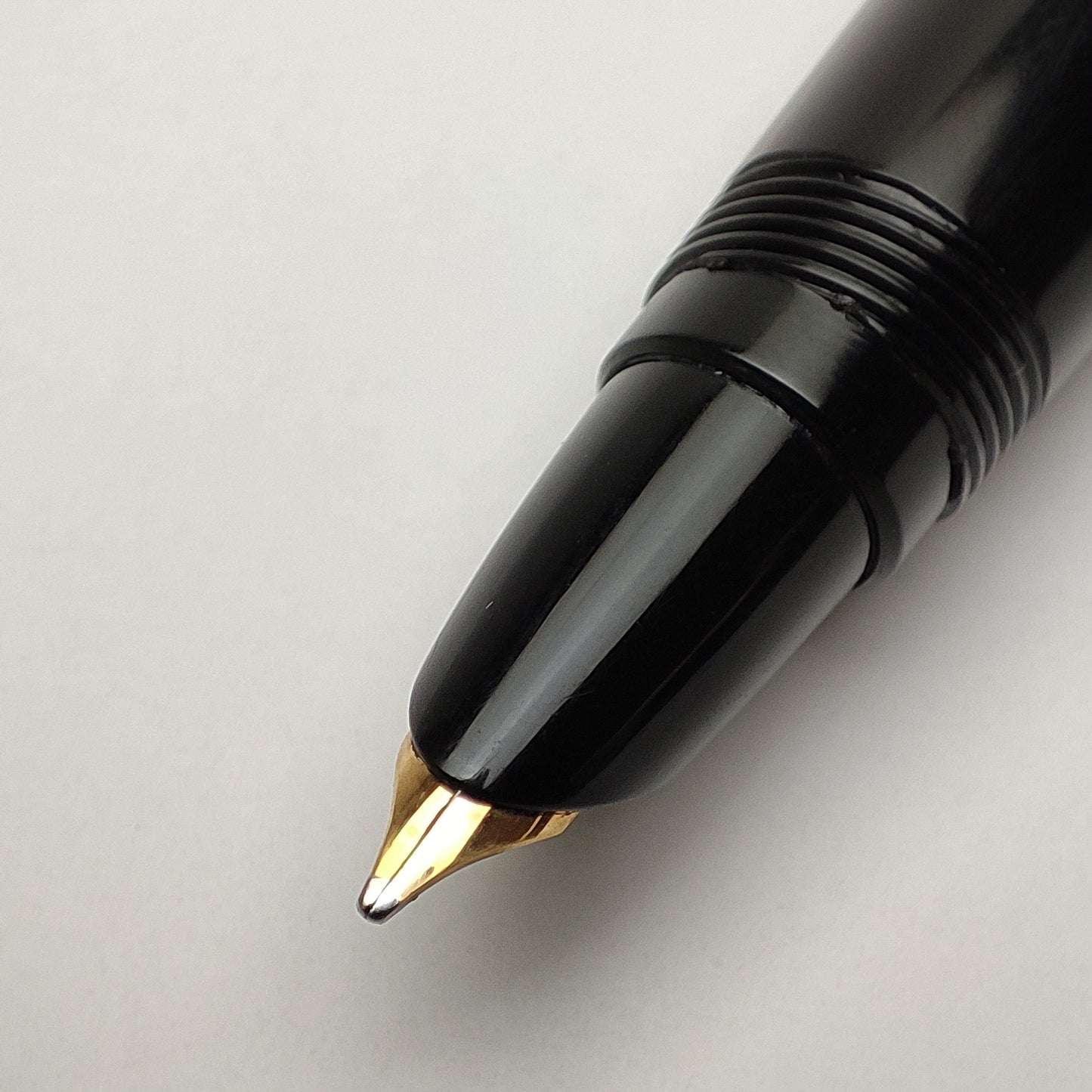 PELIKAN P1 DOUBLE ROLLED GOLD DIAMOND BLACK FOUNTAIN PEN (1961)