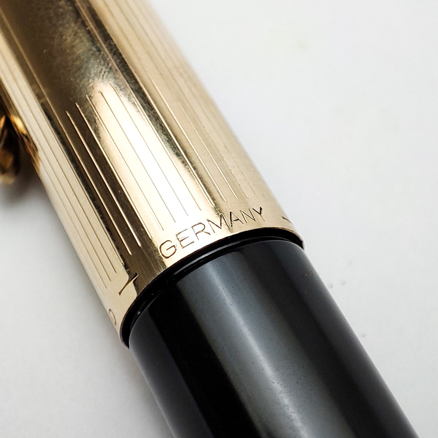 PELIKAN M30 BLACK ROLLED GOLD FOUNTAIN PEN (1965)