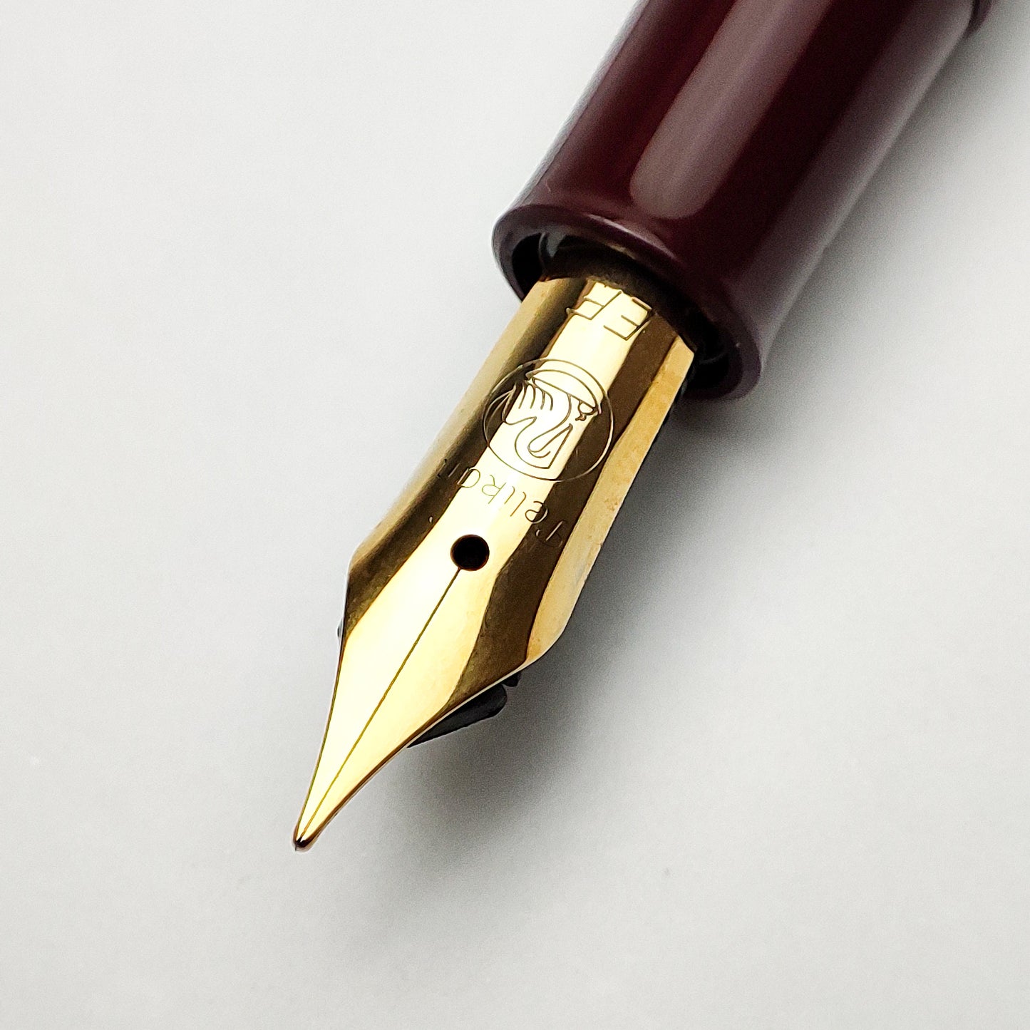 PELIKAN M150 OLDSTYLE BLACK - BURGUNDY FOUNTAIN PEN (1996)