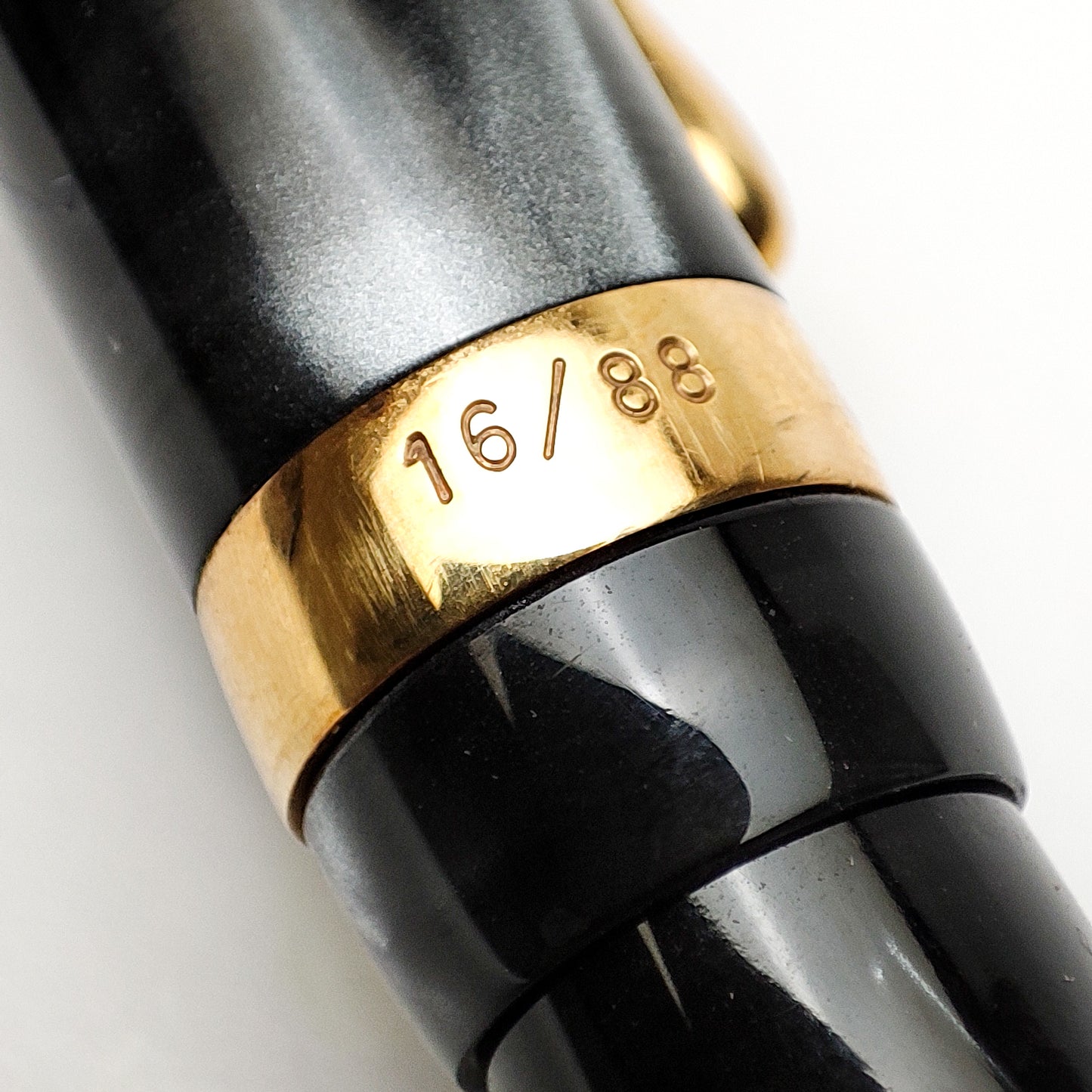 PARKER DUOFOLD INTERNATIONAL M.FULTZ REPLICA PEARL SWIRL 14K GOLD BAND LIMITED EDITION X/88 FOUNTAIN PEN (2005)