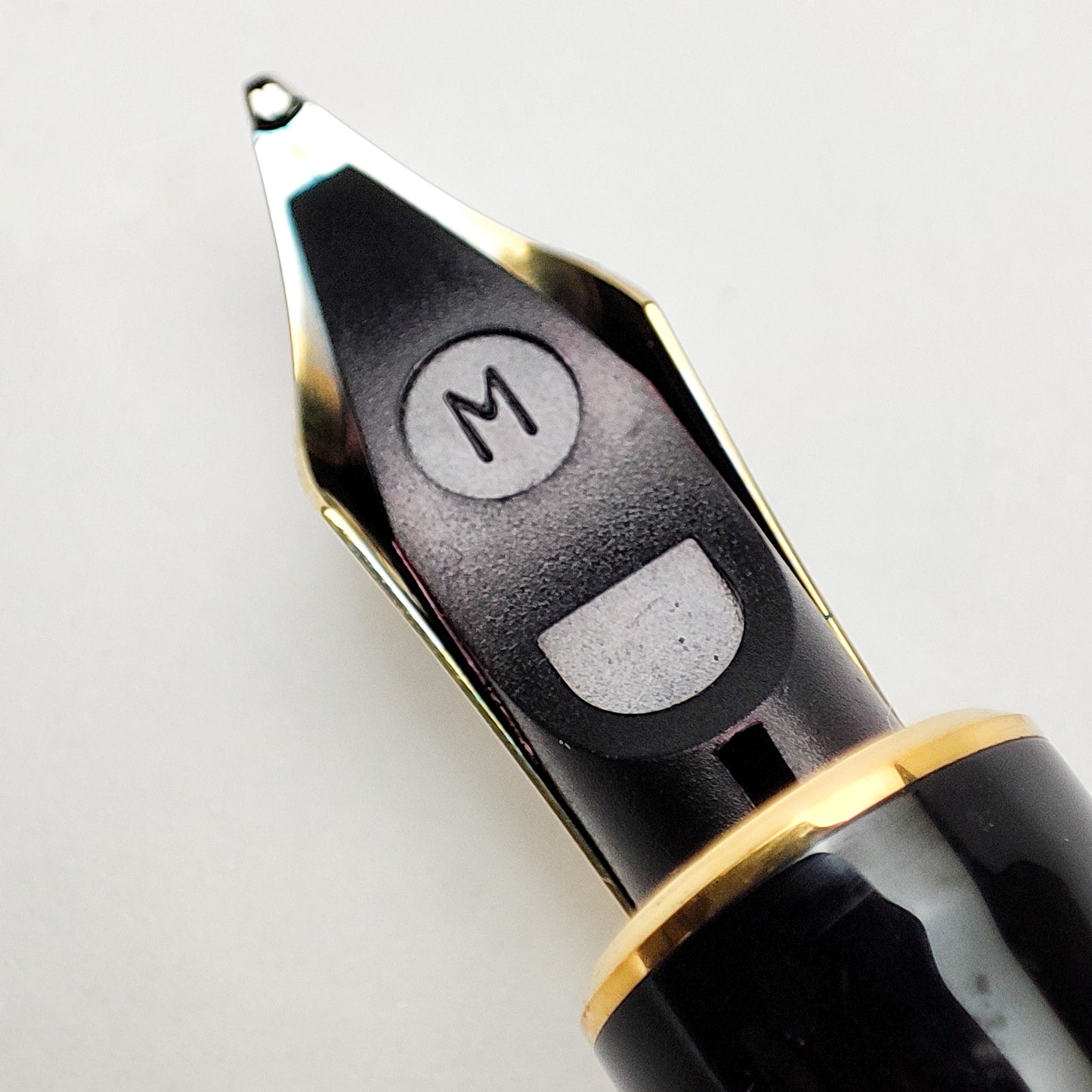 PARKER DUOFOLD INTERNATIONAL M.FULTZ REPLICA PEARL SWIRL 14K GOLD BAND LIMITED EDITION X/88 FOUNTAIN PEN (2005)