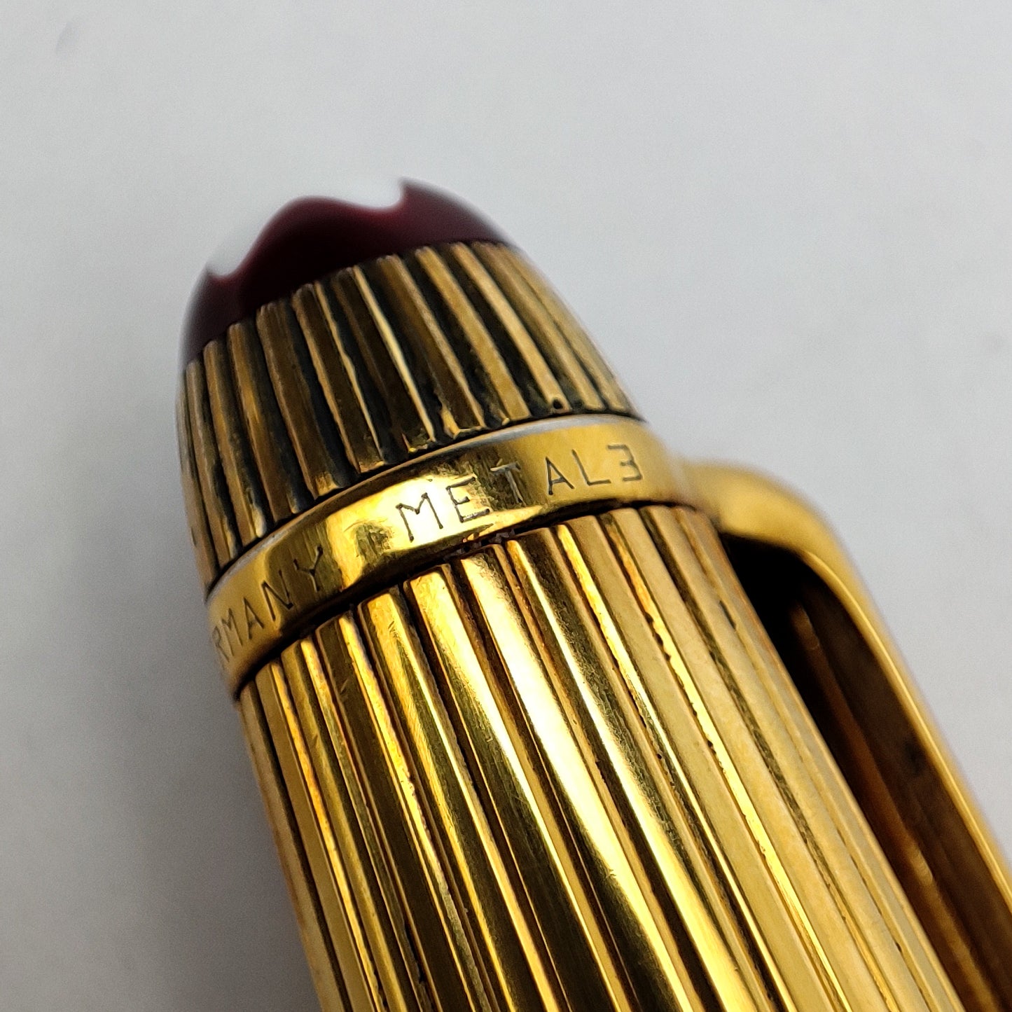 MONTBLANC 144 SOLITAIRE DOUE VERMEIL BURGUNDY FOUNTAIN PEN (1996)