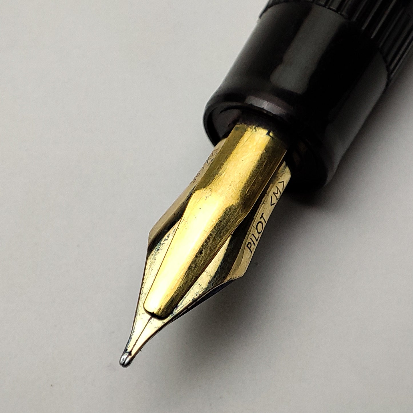 PILOT JUSTUS VINTAGE BLACK GT FOUNTAIN PEN (1986)