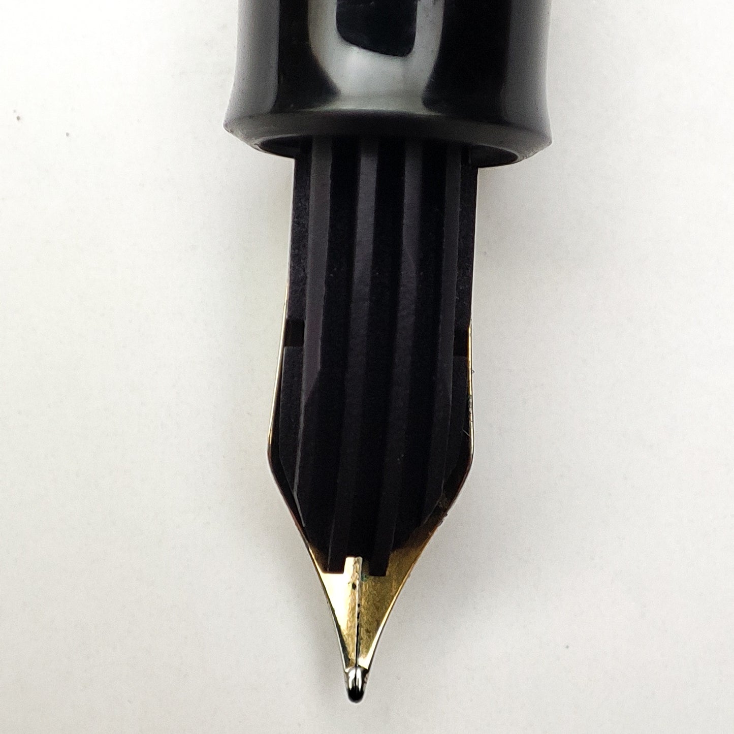 PELIKAN 120 GREEN STUDENT FOUNTAIN PEN (1960s)