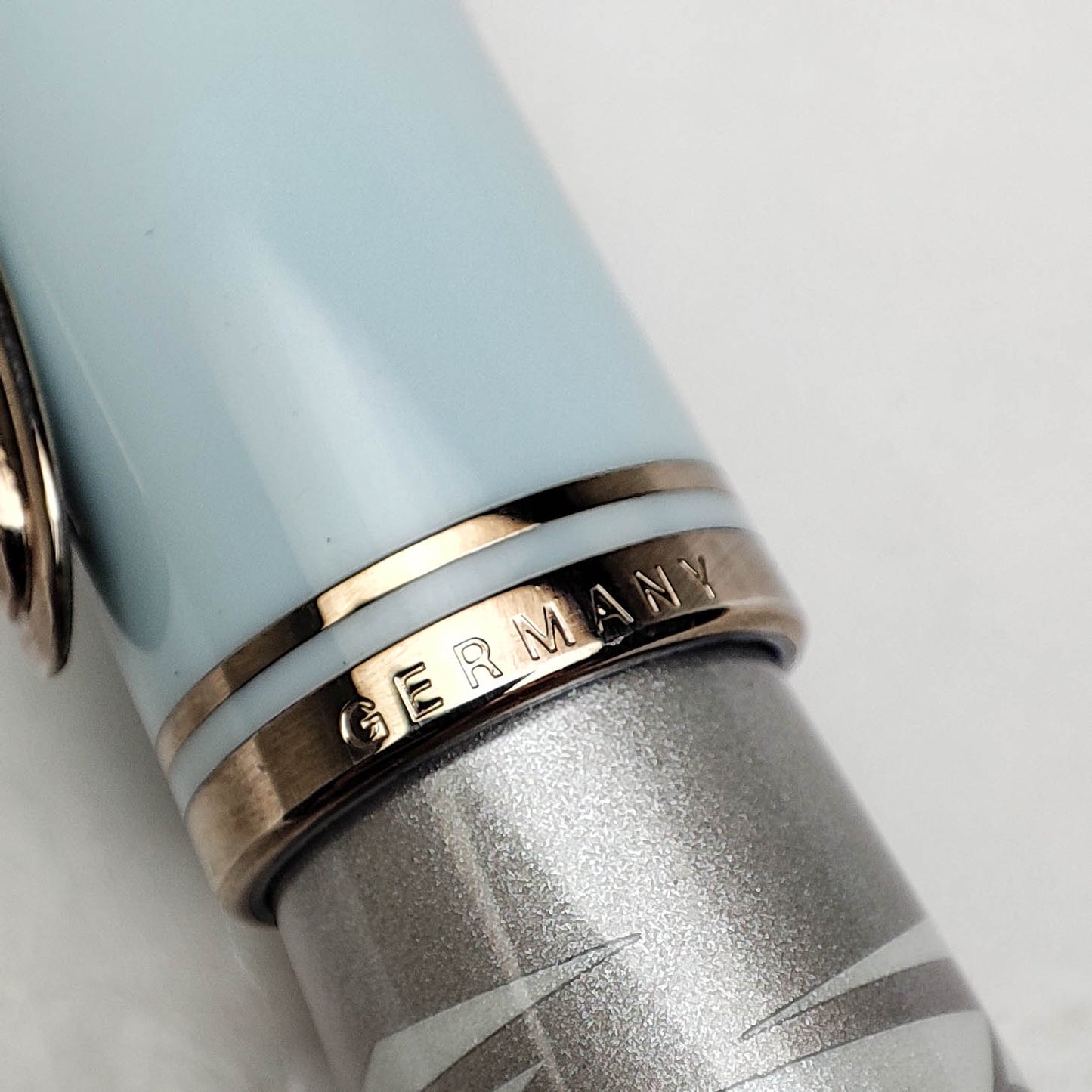 PELIKAN SPECIAL EDITION M640 ETERNAL ICE FOUNTAIN PEN (2010)