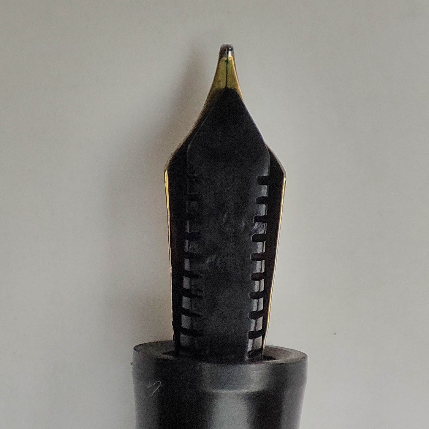PARKER DUOFOLD SENIOR BLACK STREAMLINE FOUNTAIN PEN (1930)