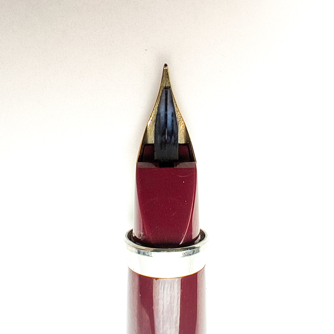 PILOT U BURGUNDY FOUNTAIN PEN (1977)