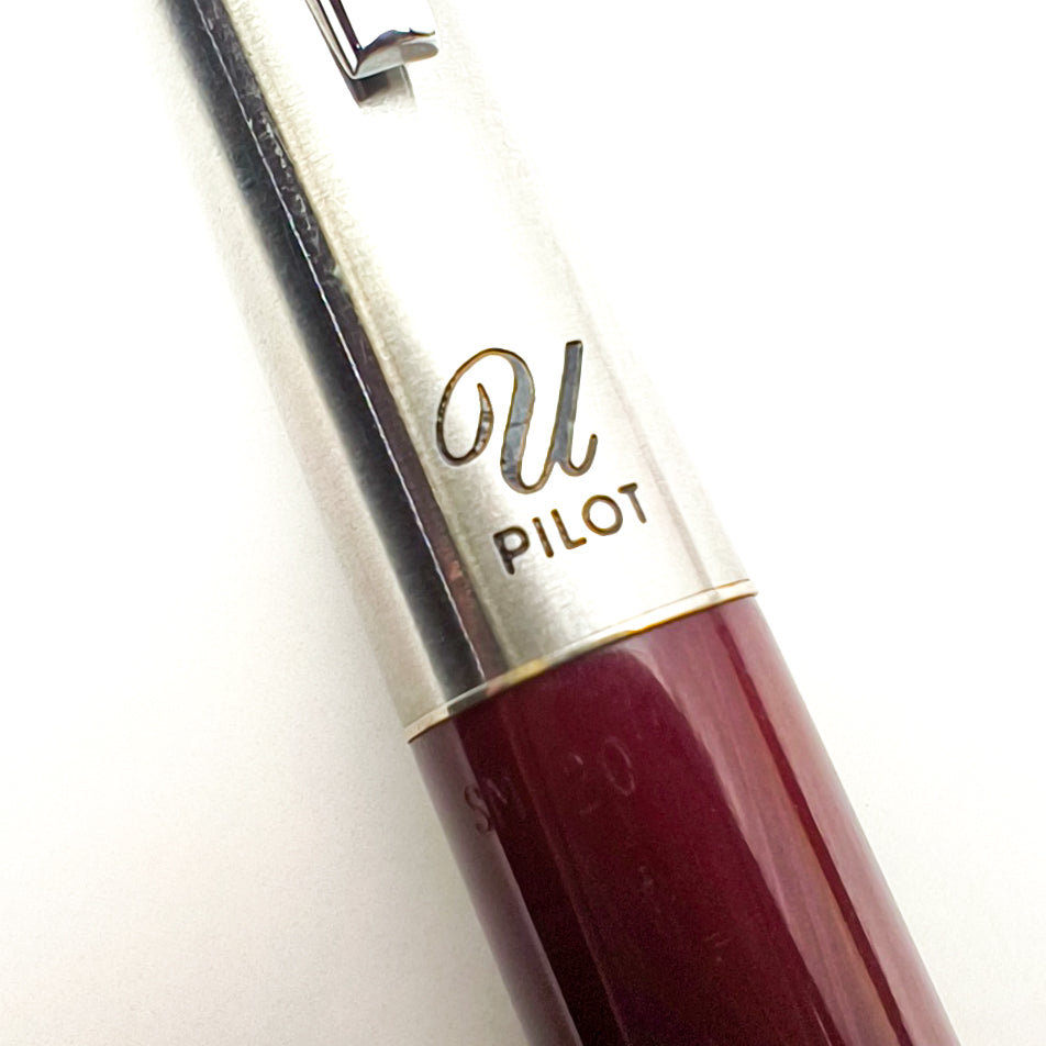 PILOT U BURGUNDY FOUNTAIN PEN (1977)