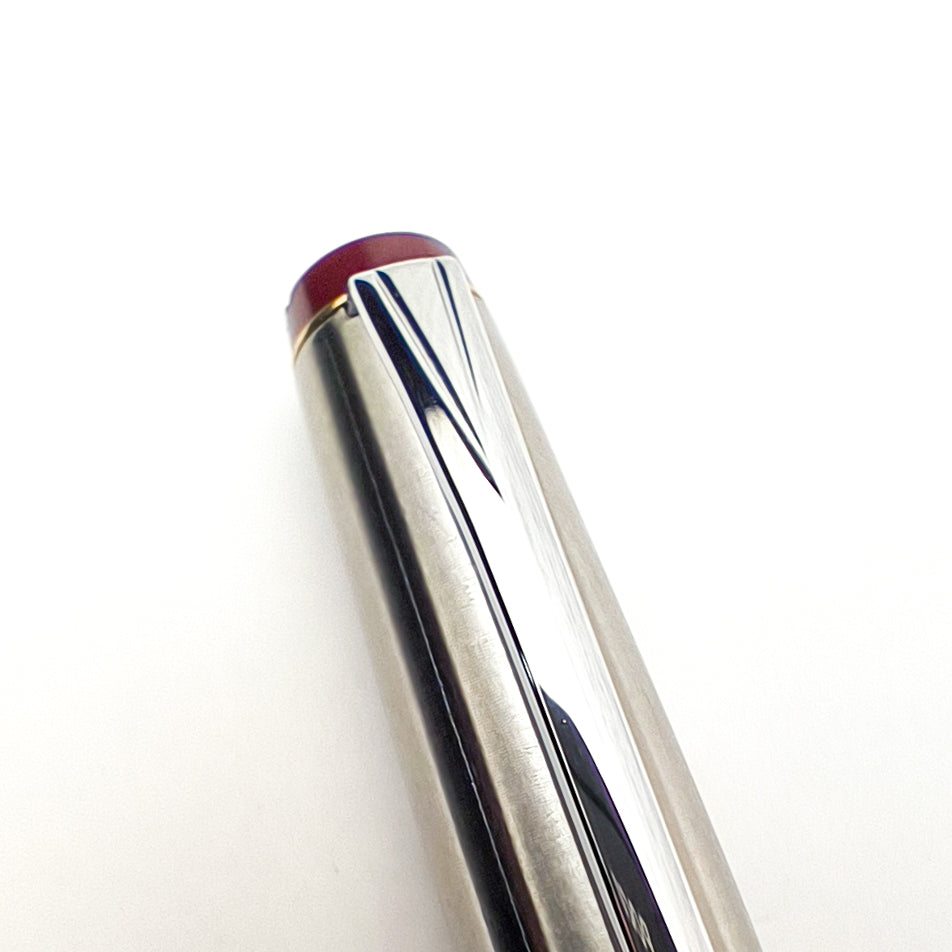 PILOT U BURGUNDY FOUNTAIN PEN (1977)