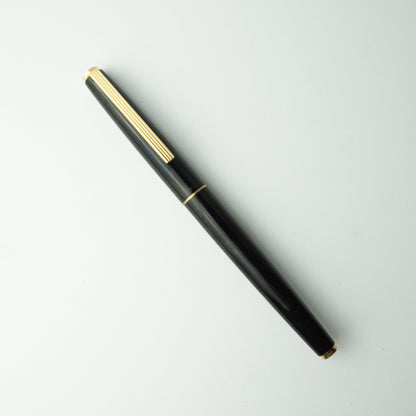 PILOT DELUXE BLACK LACQUER FOUNTAIN PEN (1979)