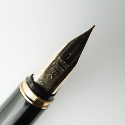 PILOT DELUXE BLACK LACQUER FOUNTAIN PEN (1979)