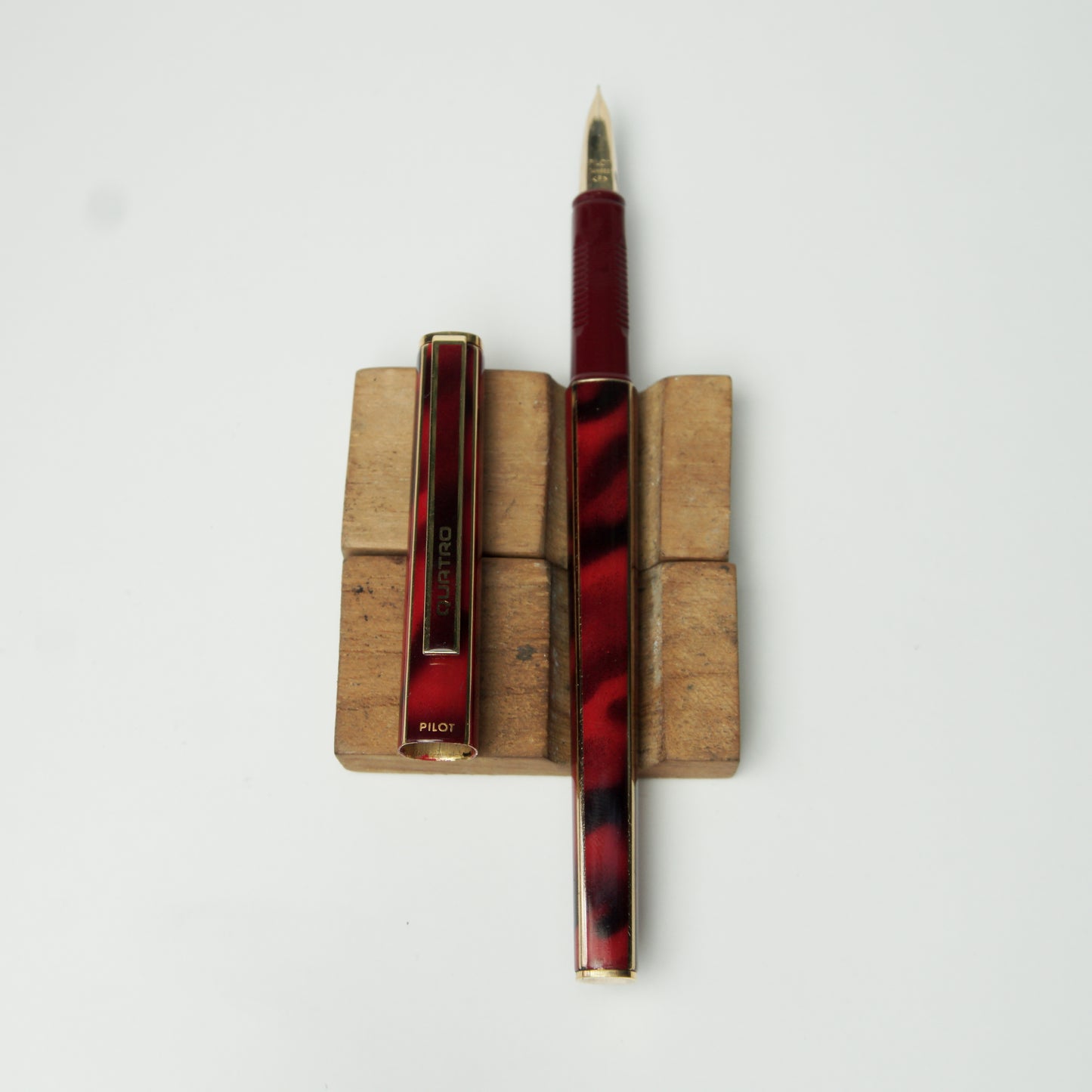 PILOT QUATRO RED MARBLE FOUNTAIN PEN (1985)