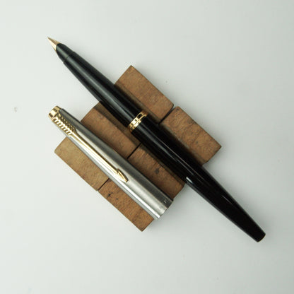 PARKER 45 CLASSIC BLACK GT FOUNTAIN PEN (1970s)