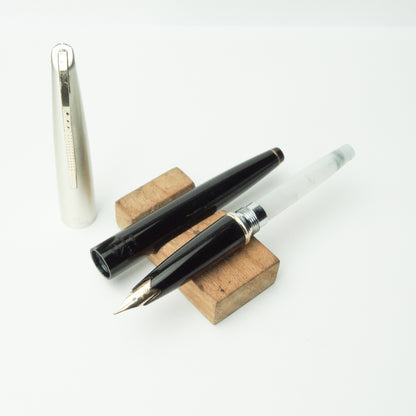 PLATINUM P-200 BLACK SATIN FOUNTAIN PEN (Pre-1968)