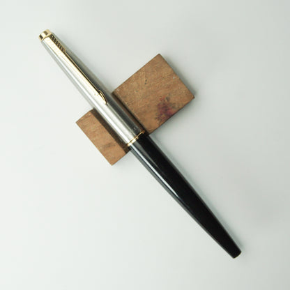 PARKER 45 CLASSIC BLACK GT FOUNTAIN PEN (1970s)