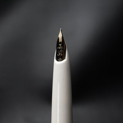 PILOT LADY POCKET "L"  WHITE FOUNTAIN PEN (1974)