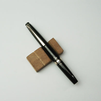 PILOT ELITE 18 BLACK GT FOUNTAIN PEN (1970s)