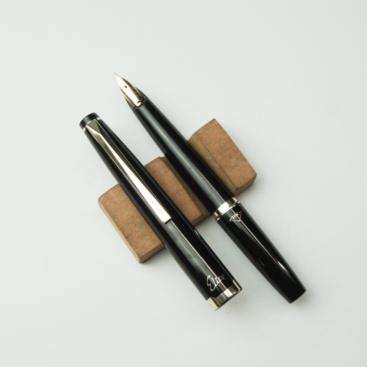 PILOT ELITE 18 BLACK GT FOUNTAIN PEN (1970s)