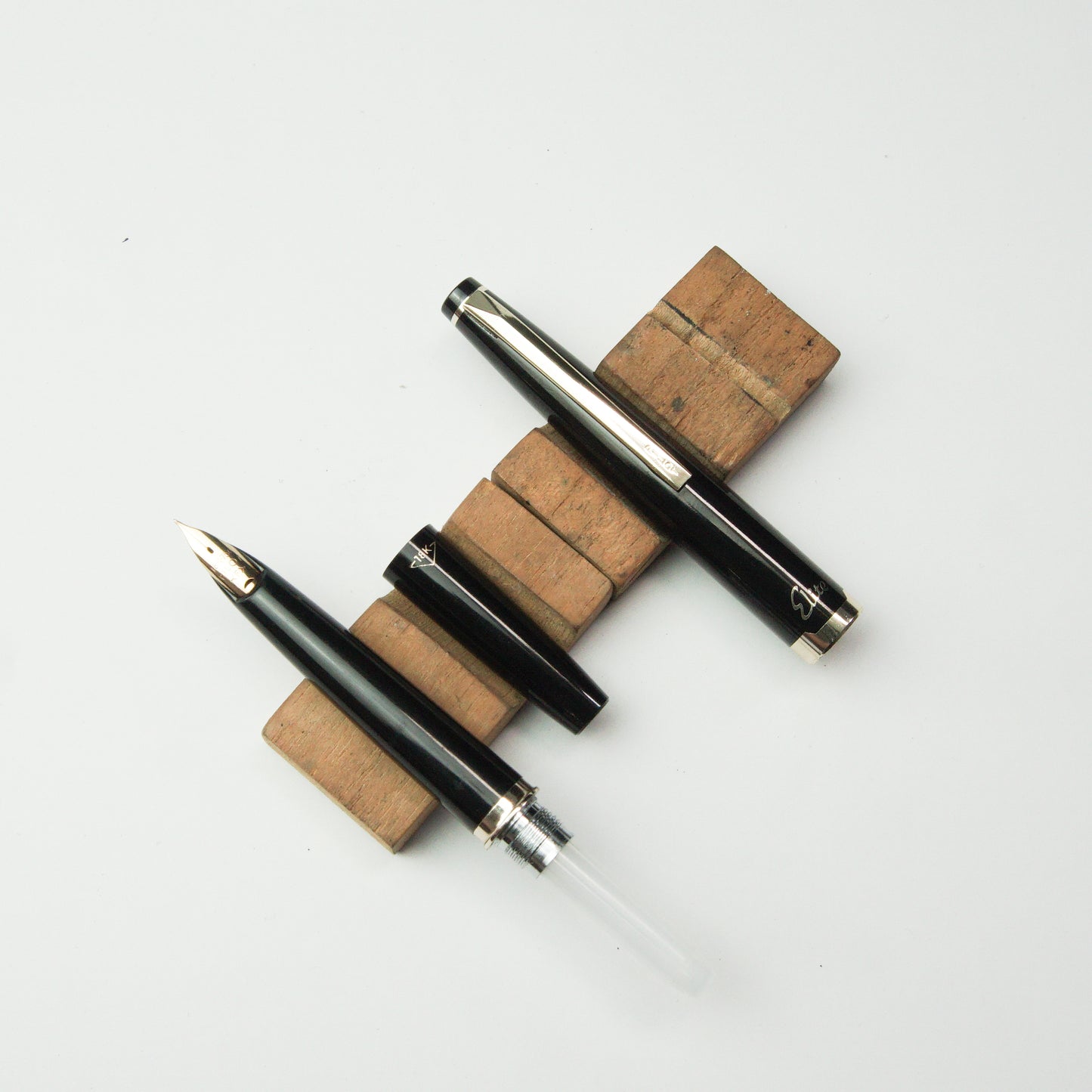 PILOT ELITE 18 BLACK GT FOUNTAIN PEN (1970s)