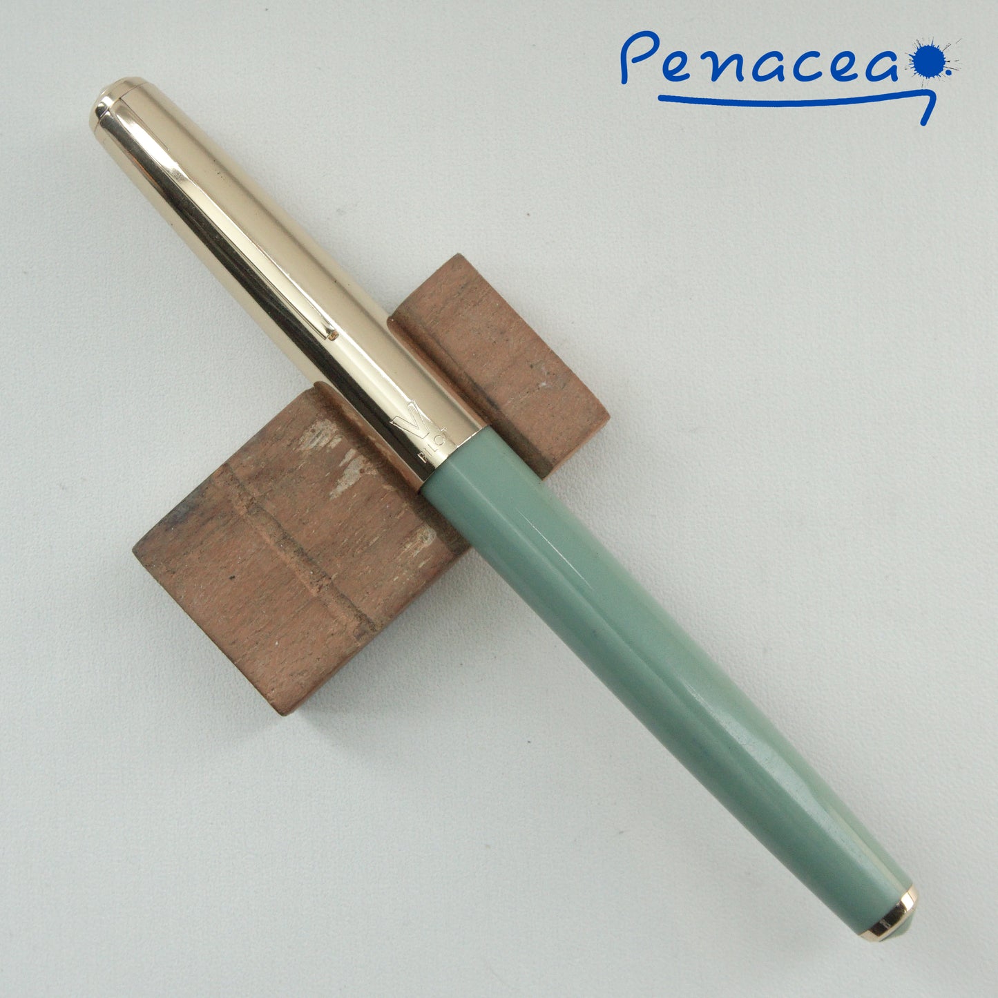 PILOT 100V PASTEL GREEN FOUNTAIN PEN (1961)