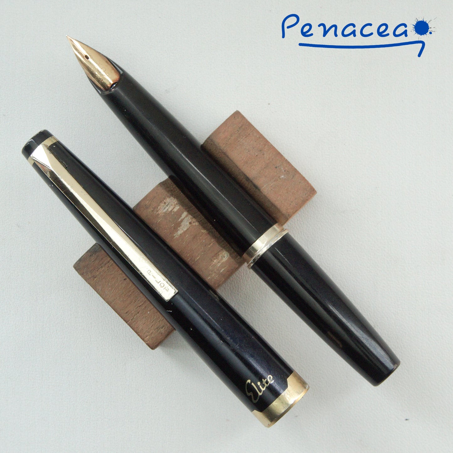 PILOT ELITE 18 BLACK GT FOUNTAIN PEN (1975)