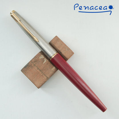 PARKER 45 CLASSIC GT RAGE RED FOUNTAIN PEN (1970s)