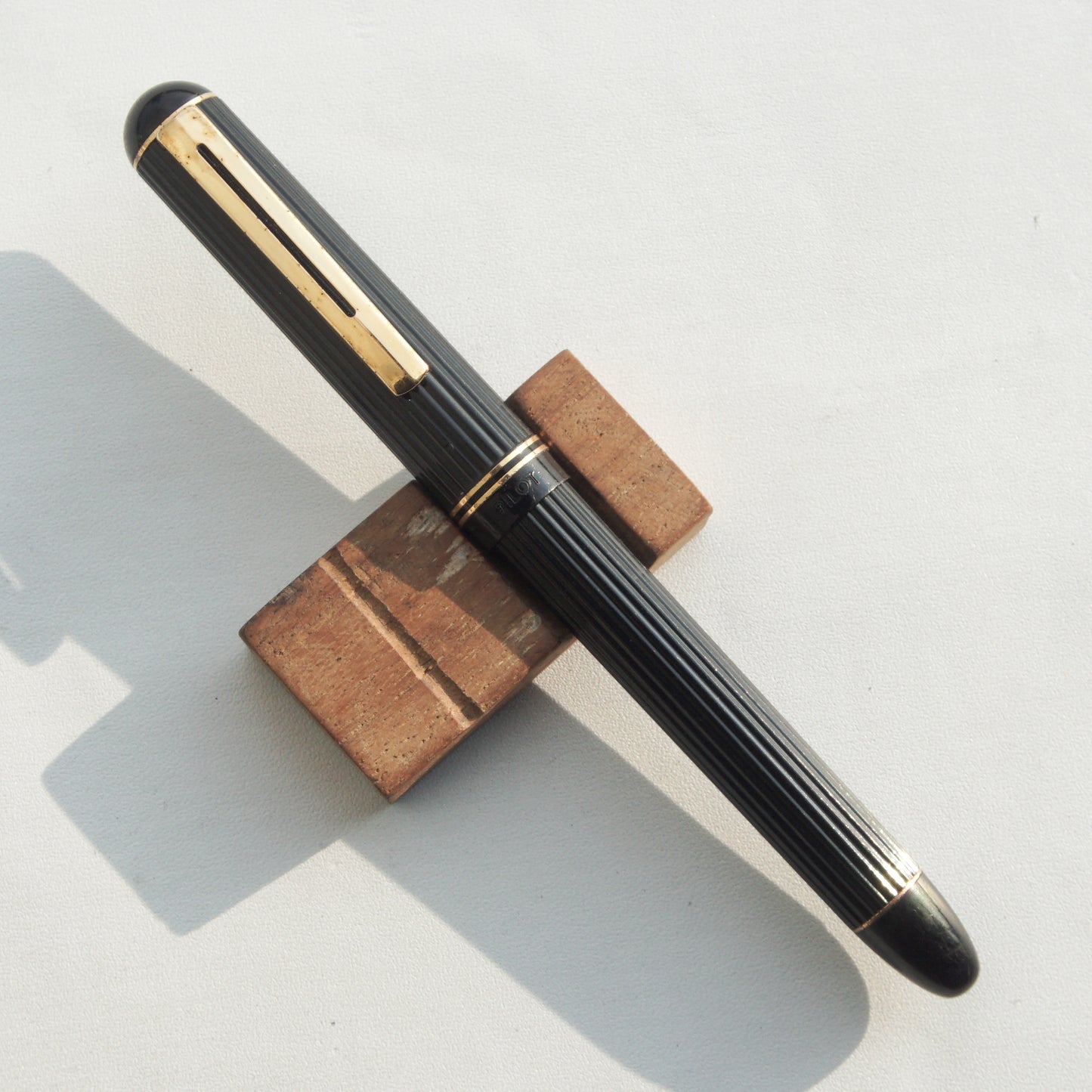 PILOT JUSTUS VINTAGE BLACK GT FOUNTAIN PEN (1979)