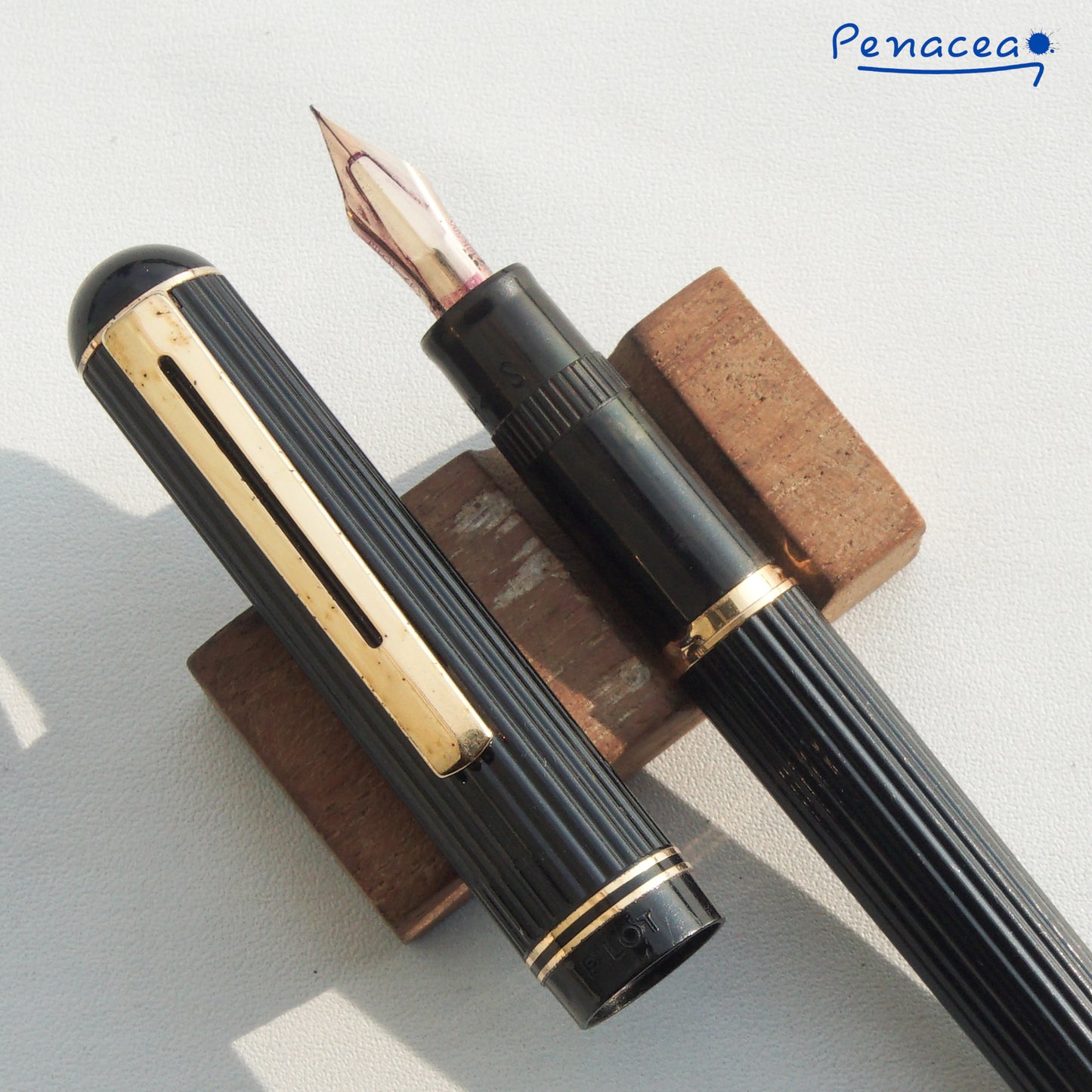 PILOT JUSTUS VINTAGE BLACK GT FOUNTAIN PEN (1979)