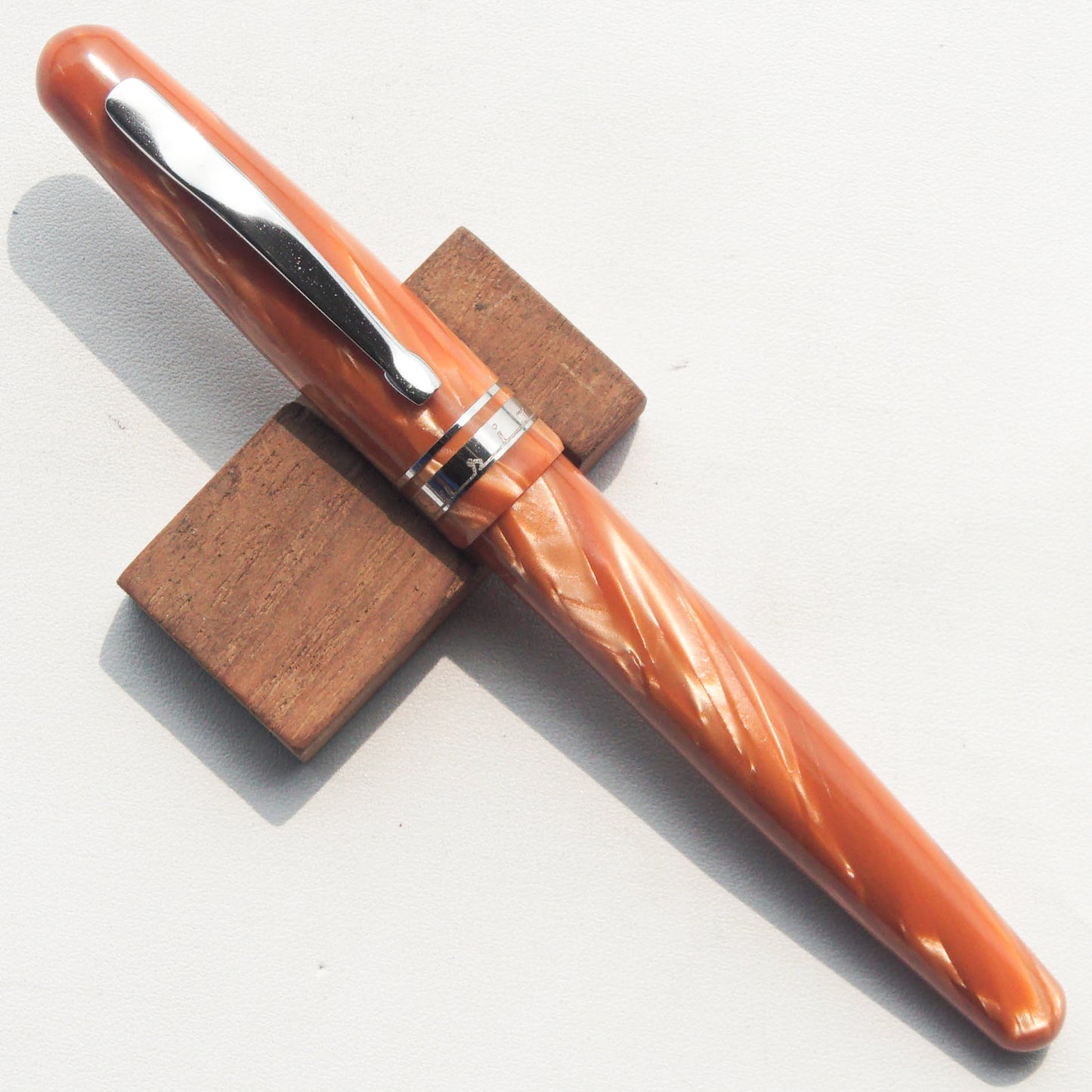 DELTA X CHATTERLEY FUSION 82 LE CELLULOID SAFRON FOUNTAIN PEN  (2014)