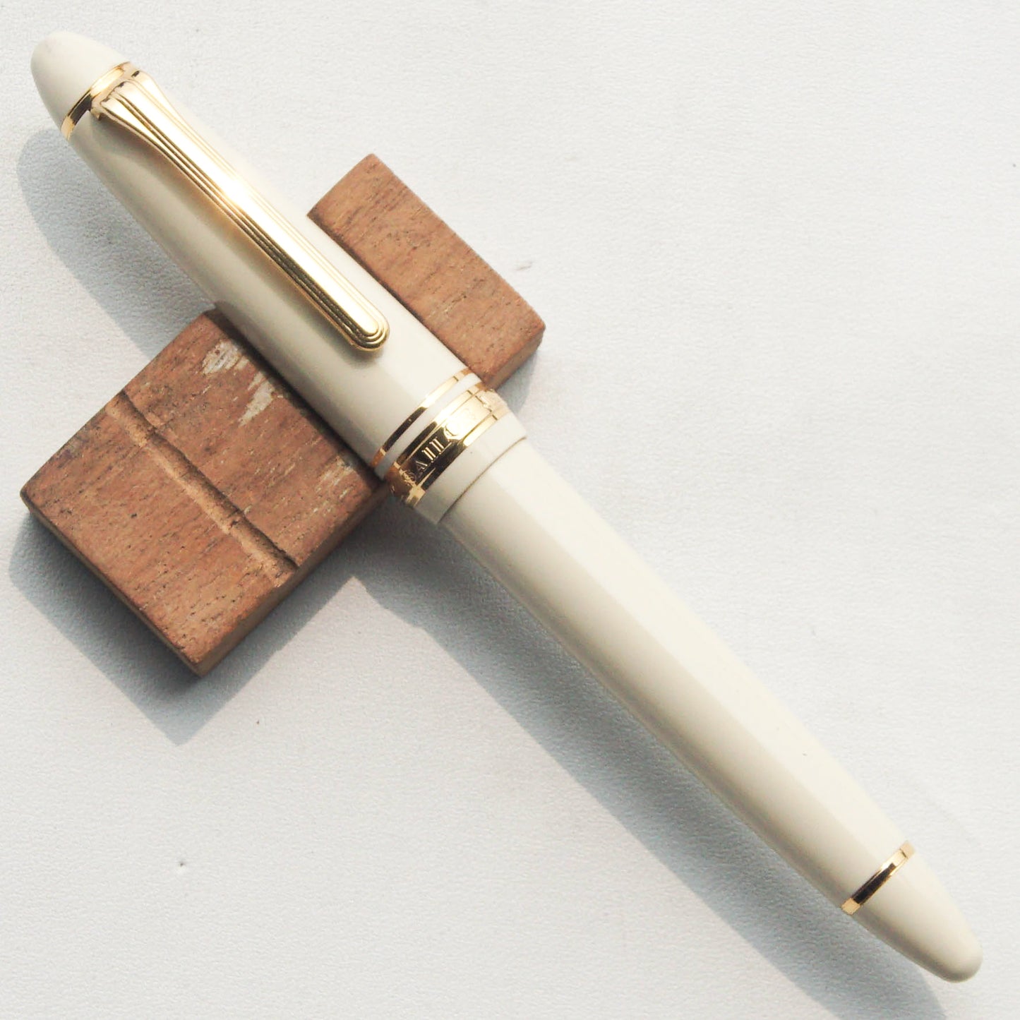 SAILOR 1911 STANDARD IVORY WHITE GT FOUNTAIN PEN (2015)