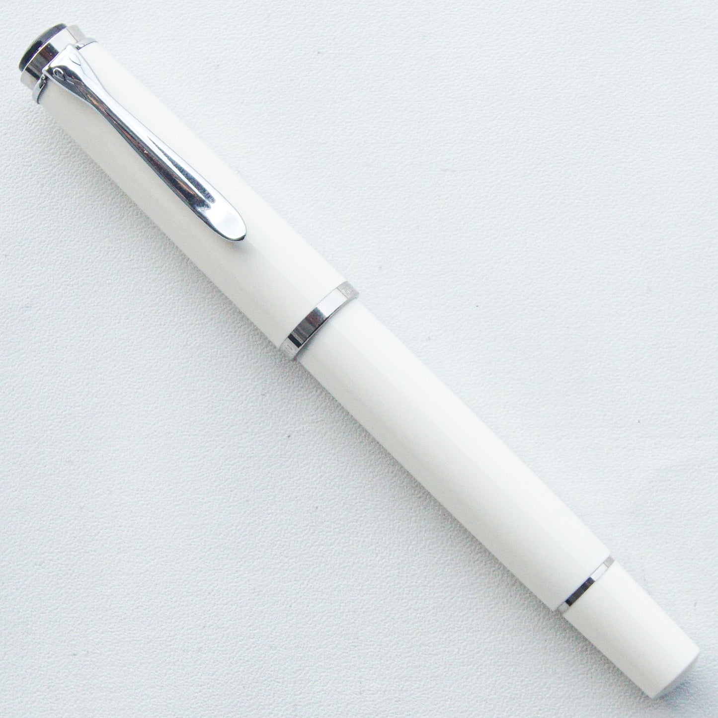 PELIKAN M205 WHITE CT FOUNTAIN PEN (2009)