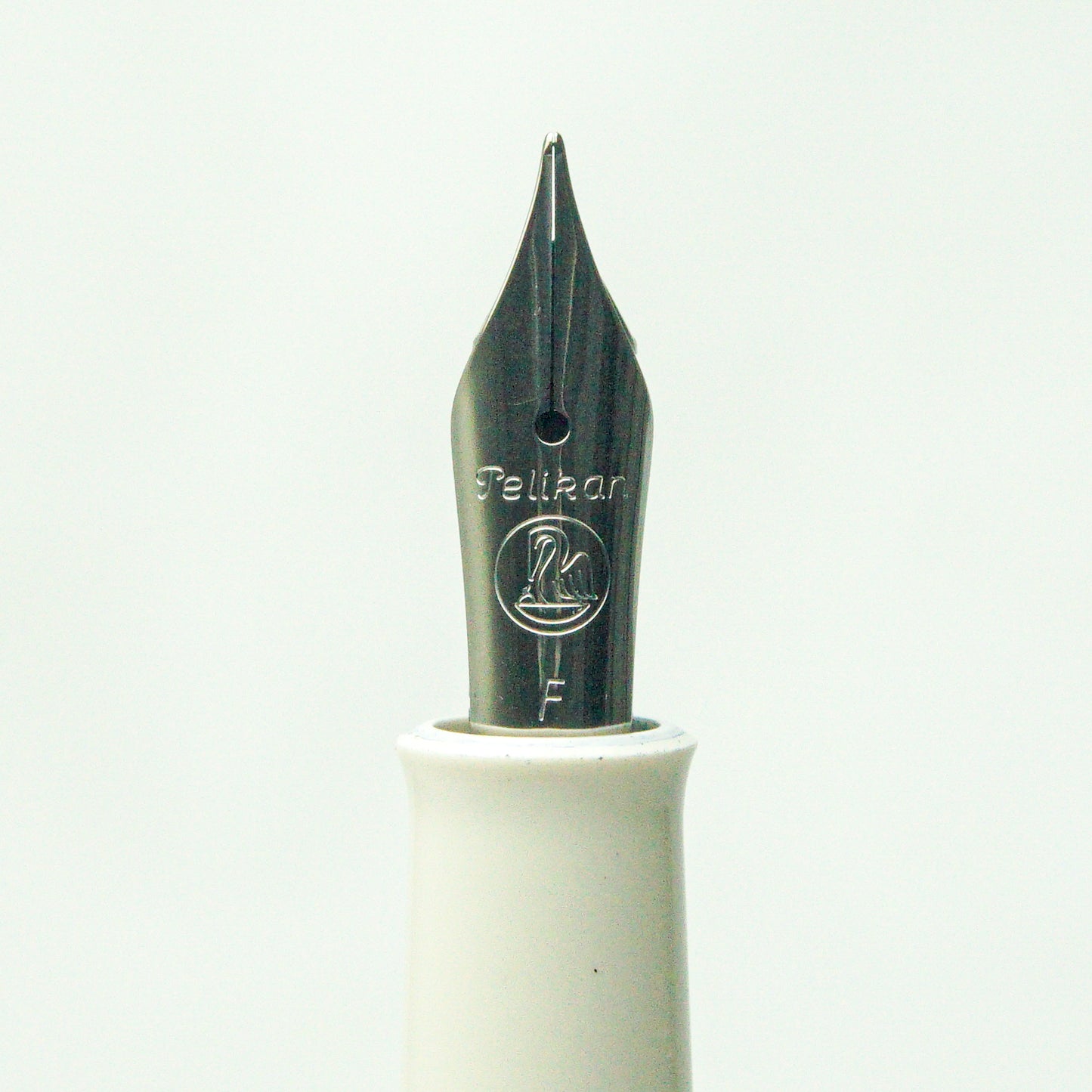 PELIKAN M205 WHITE CT FOUNTAIN PEN (2009)