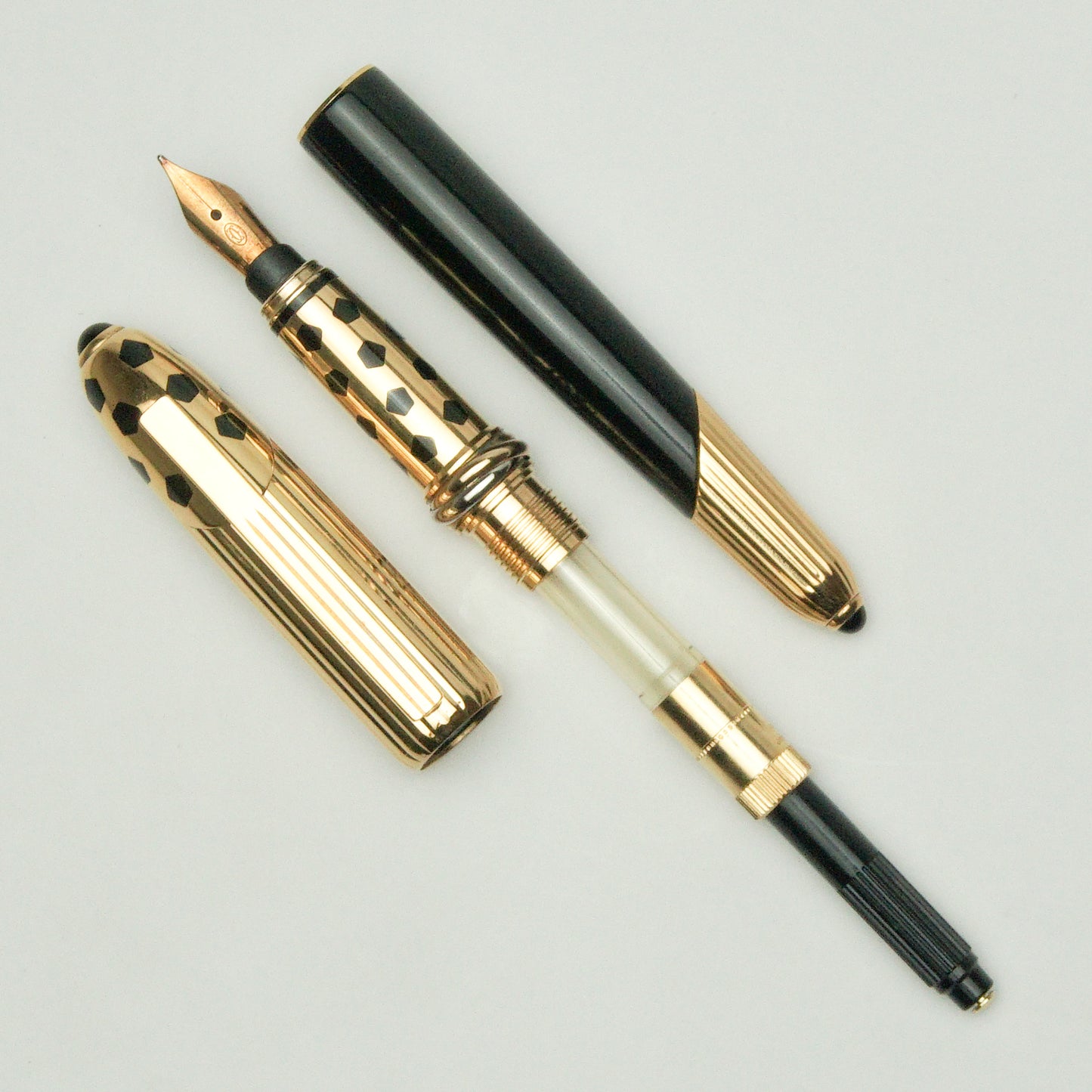 CARTIER PANTHERE BLACK LACQUER GOLDPLATED FOUNTAIN PEN (1990)