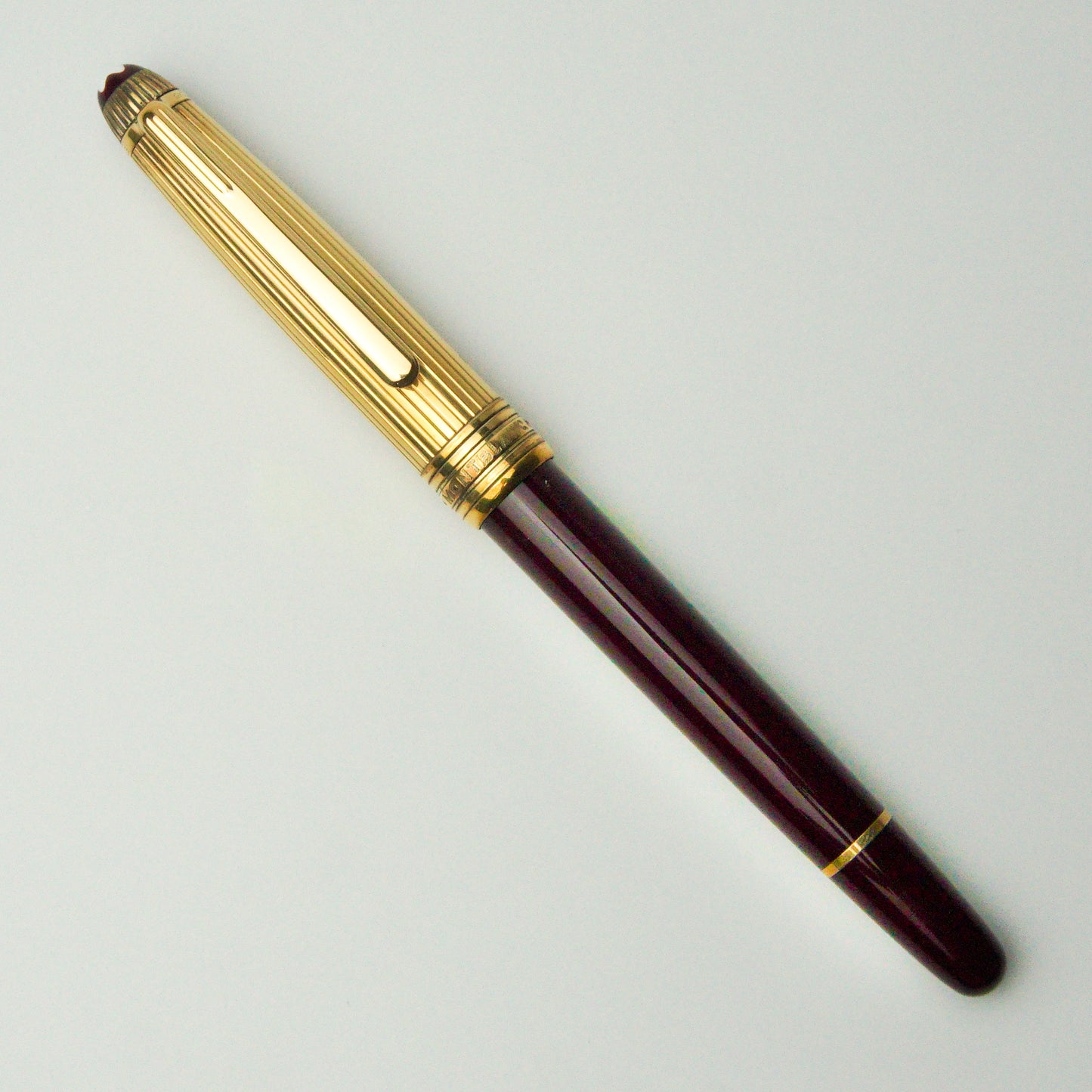 MONTBLANC 144 SOLITAIRE DOUE VERMEIL BURGUNDY FOUNTAIN PEN (1990s)