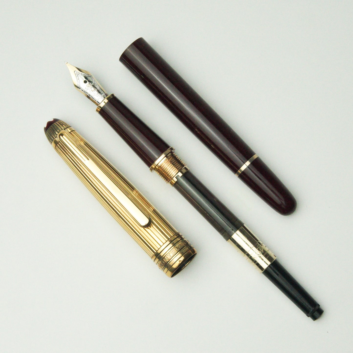 MONTBLANC 144 SOLITAIRE DOUE VERMEIL BURGUNDY FOUNTAIN PEN (1990s)