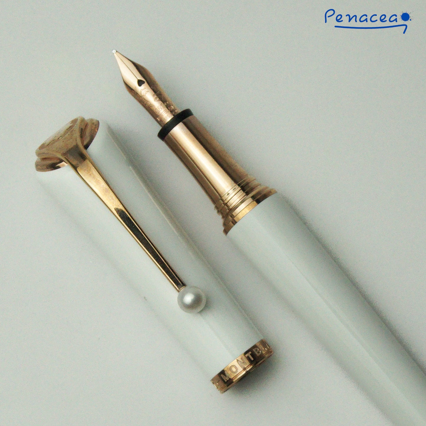 MONTBLANC MUSES MARILYN MONROE SPECIAL EDITION PEARL WHITE FOUNTAIN PEN (2018)