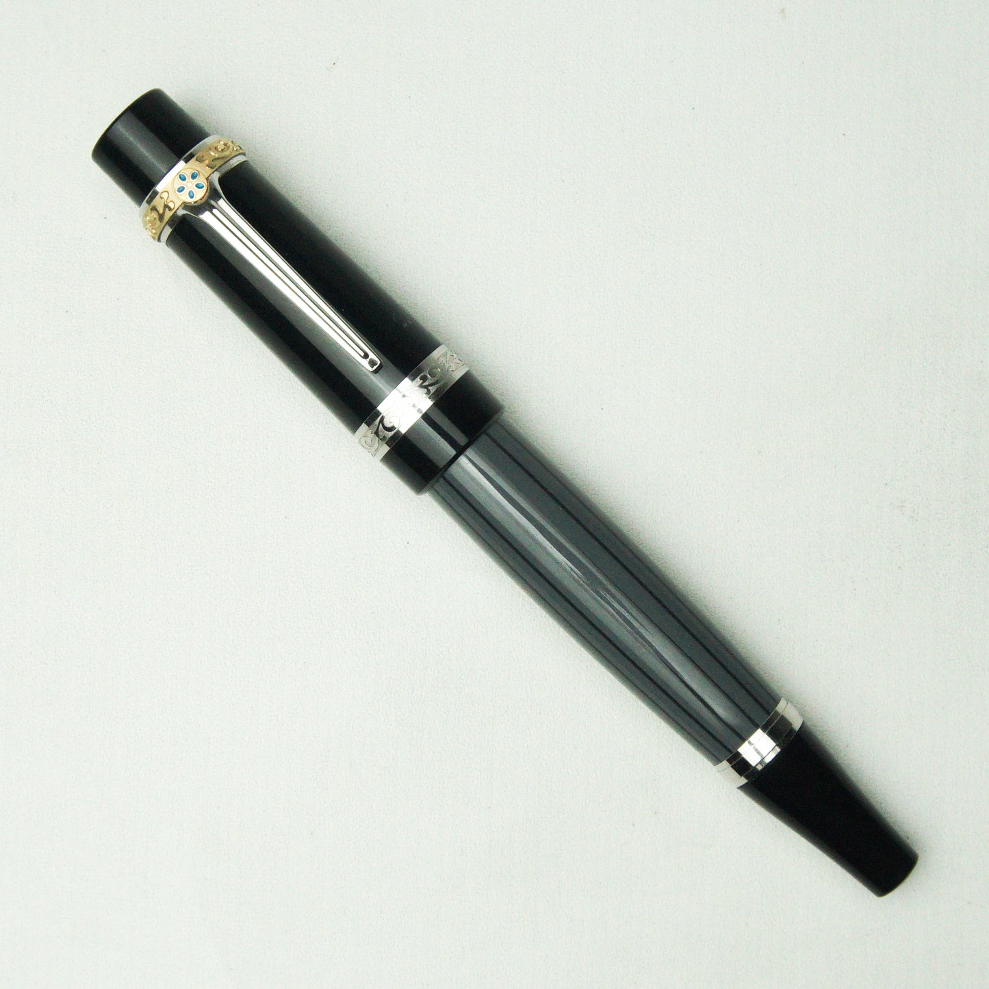 MONTBLANC WRITER'S EDITION HONORE DE BALZAC LIMITED EDITION FOUNTAIN PEN (2013)