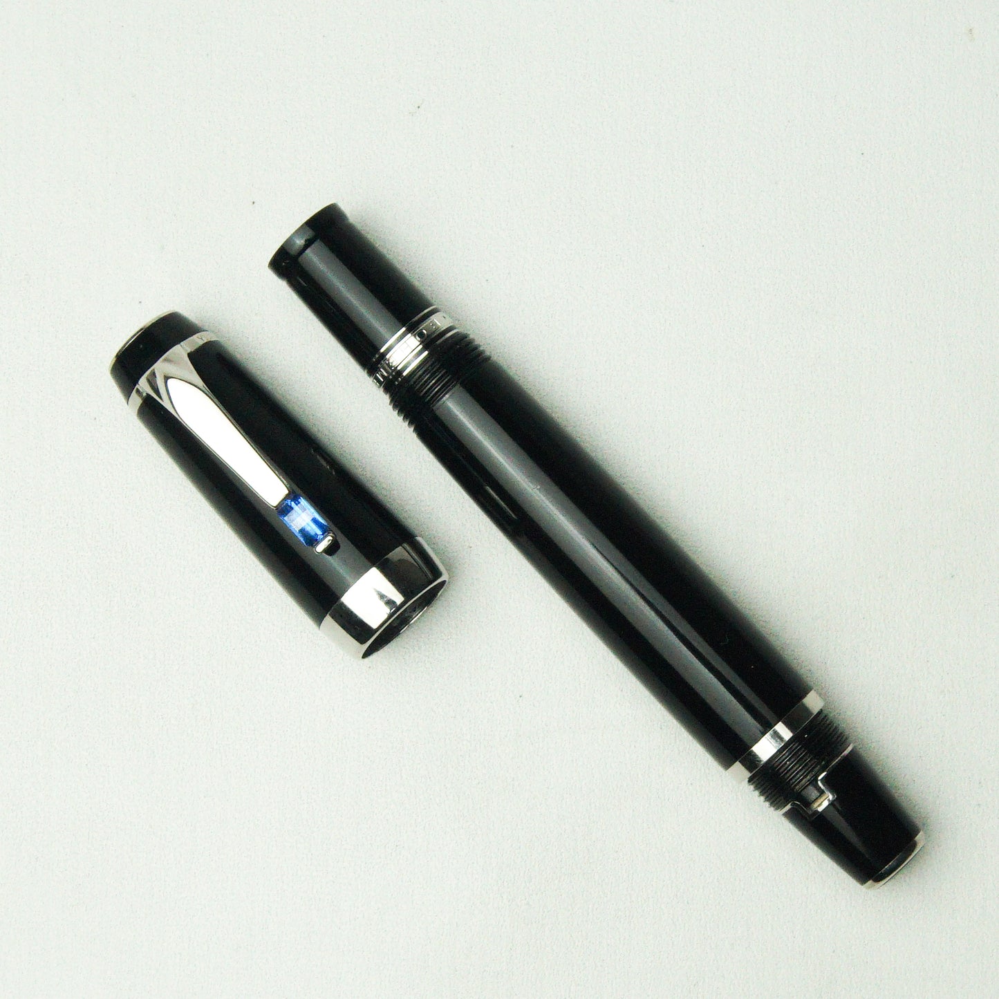 MONTBLANC BOHEME BLEU SAPPHIRE RETRACTABLE FOUNTAIN PEN (2000)