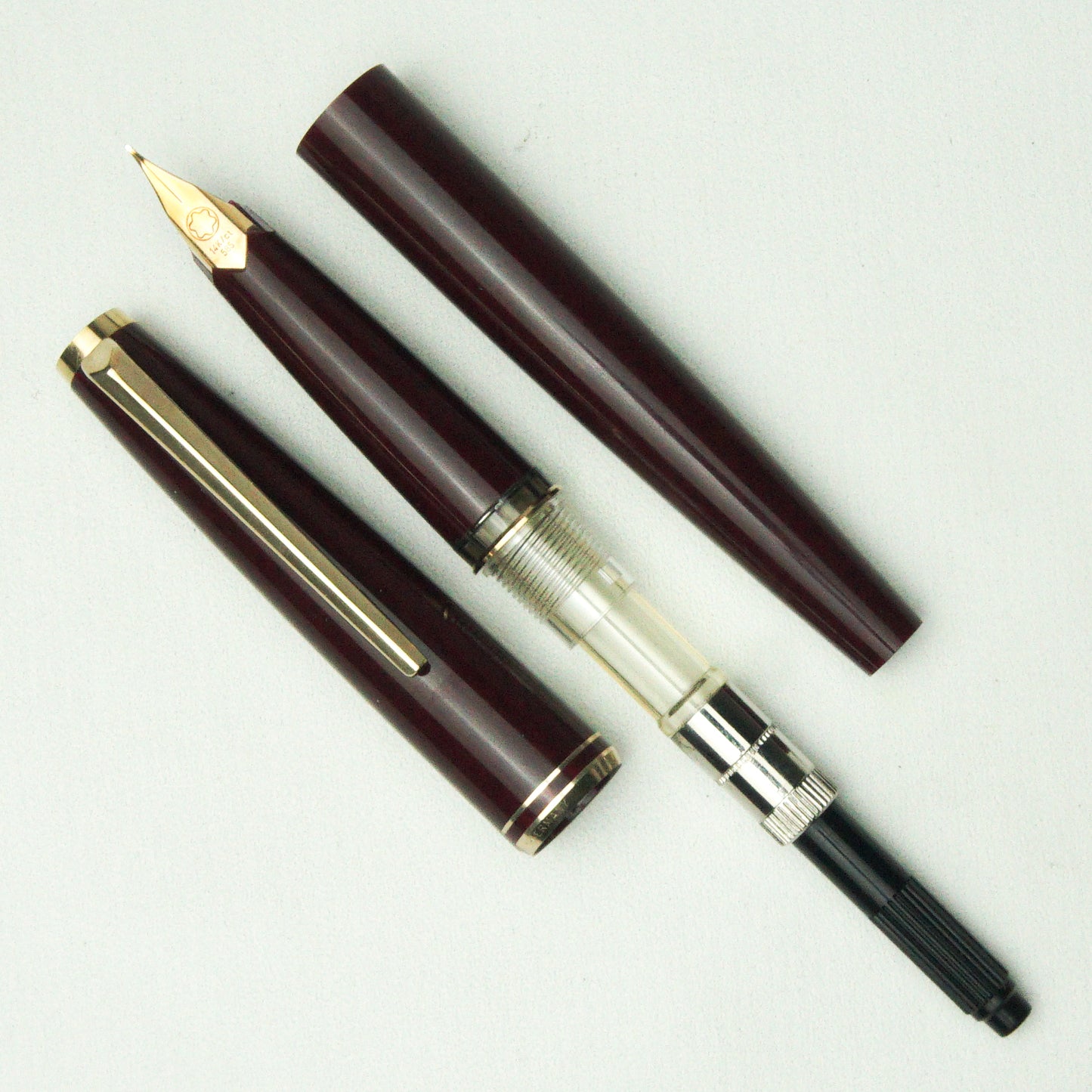 MONTBLANC 221P BURGUNDY FOUNTAIN PEN (1980s)