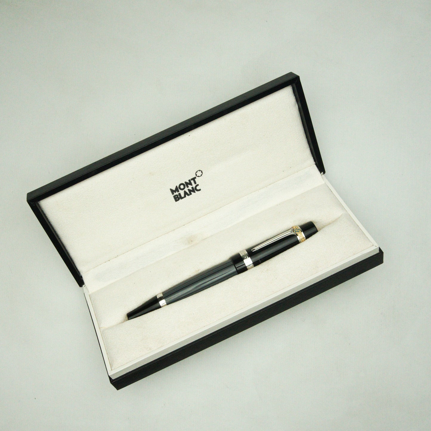 MONTBLANC WRITER'S EDITION HONORE DE BALZAC LIMITED EDITION FOUNTAIN PEN (2013)