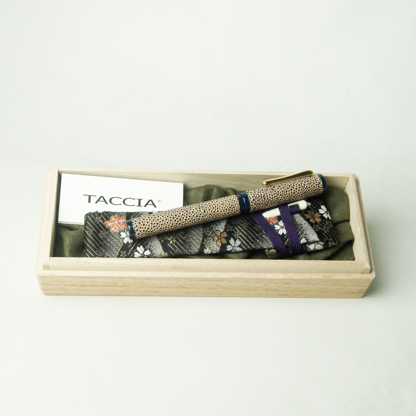 TACCIA NATURAL RESERVE THE AQUATIC LIMITED EDITION SAPPHIRE RIVER FOUNTAIN PEN