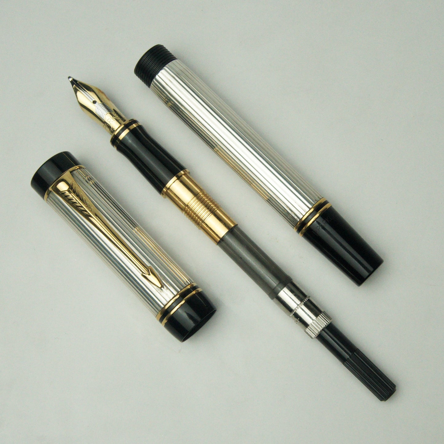 PARKER DUOFOLD CENTENNIAL GODRON STERLING SILVER FOUNTAIN PEN (1995)