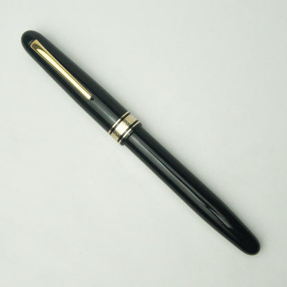 OMAS EXTRA OGIVA 556 BLACK FOUNTAIN PEN (1980s)