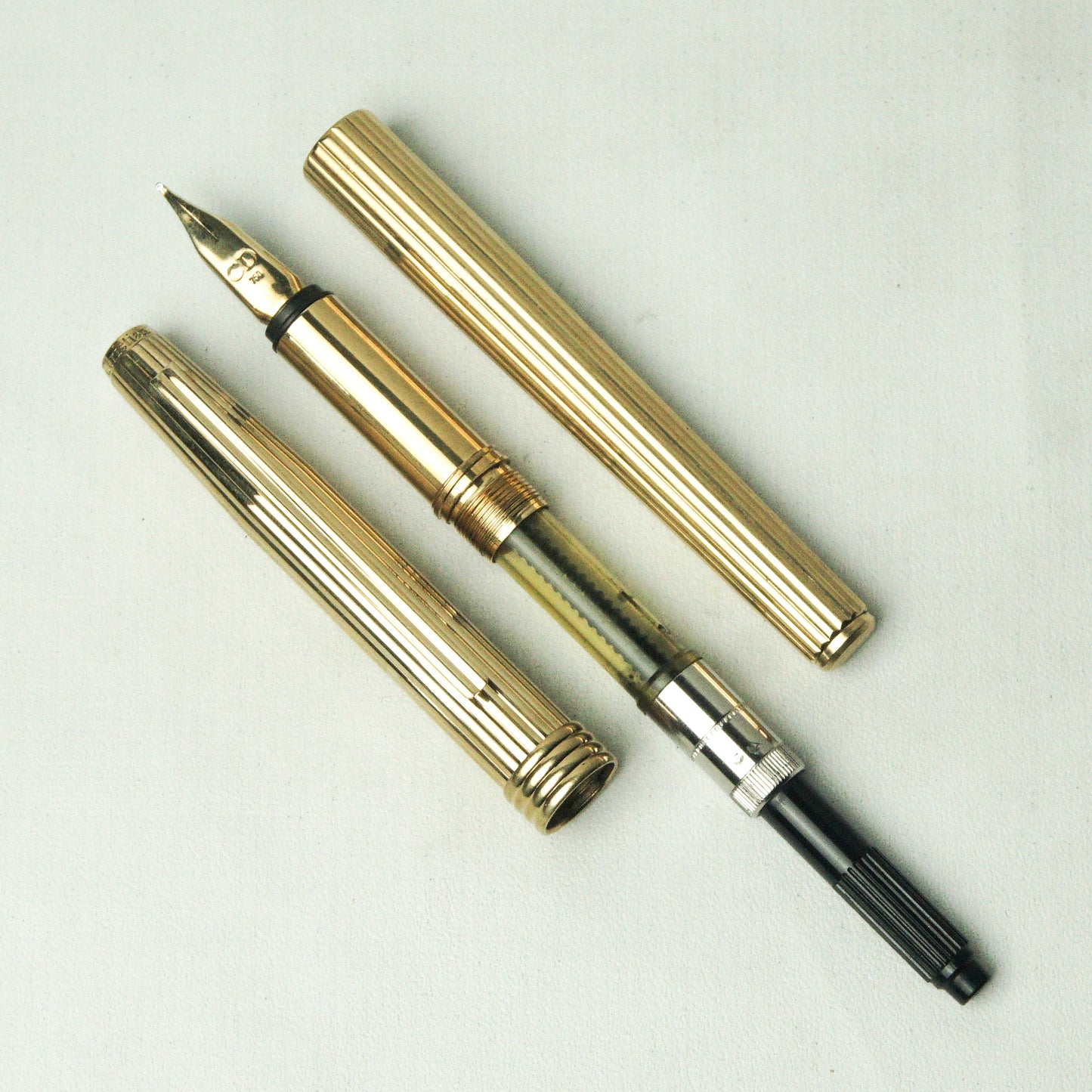 CHRISTIAN DIOR LOGO FLUTED GOLDPLATED FOUNTAIN PEN (1980s)