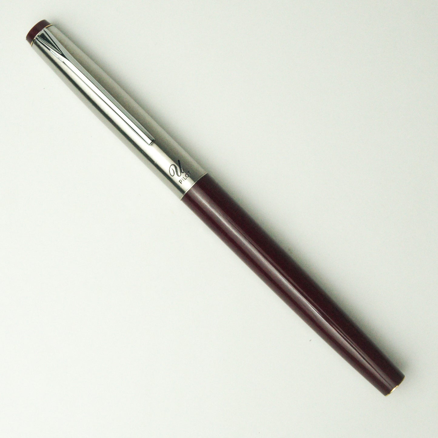 PILOT U BURGUNDY FOUNTAIN PEN (1977)